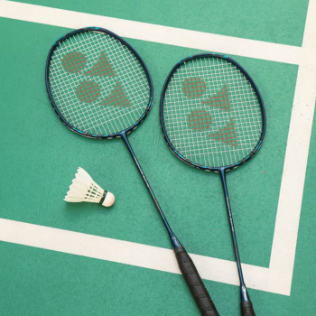 RAQUETTE NANOFLARE 800 GAME 4U YONEX en jeu 